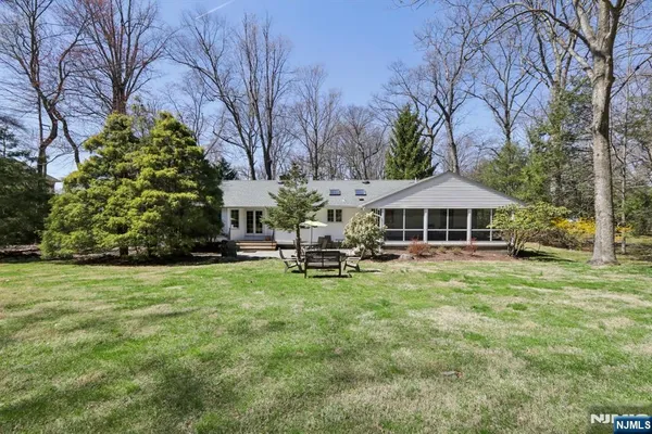 $1,095,000 | 132 Dimmig Road, Upper Saddle River, NJ 07458
