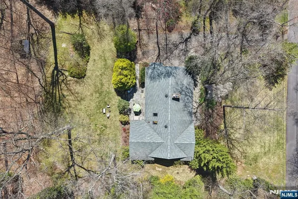 $1,095,000 | 132 Dimmig Road, Upper Saddle River, NJ 07458