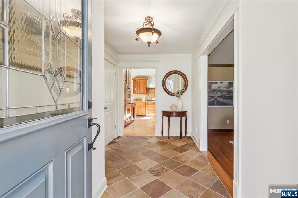 132 Dimmig Road Upper Saddle River, NJ 07458 - Photo 4 of 33