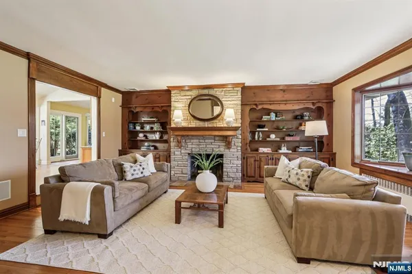 $1,095,000 | 132 Dimmig Road, Upper Saddle River, NJ 07458