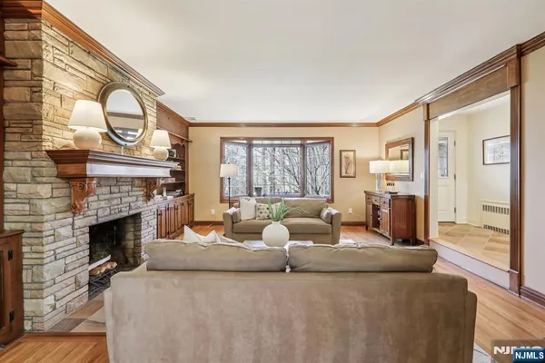 $1,095,000 | 132 Dimmig Road, Upper Saddle River, NJ 07458