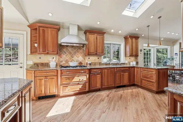 $1,095,000 | 132 Dimmig Road, Upper Saddle River, NJ 07458