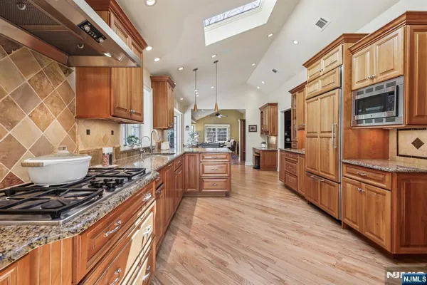 $1,095,000 | 132 Dimmig Road, Upper Saddle River, NJ 07458