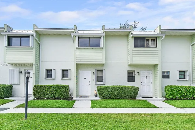 $2,500 | 9421 South Ocean Drive, Unit 90, Jensen Beach, FL 34957