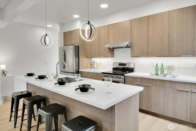 $1,299,990 | 261 East Louisa Street, Seattle, WA 98102