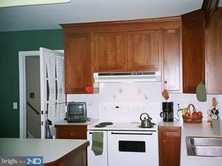 1425 Hunter Road Rydal, PA 19046 - Photo 4 of 6