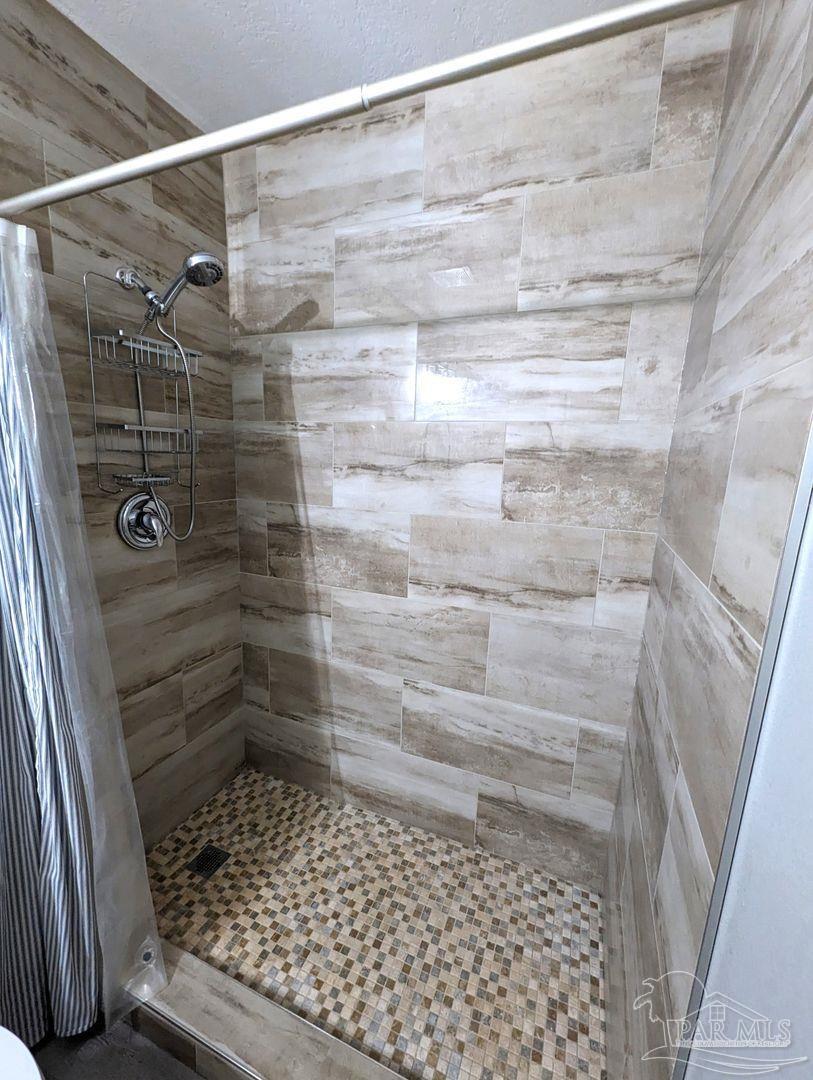 6045 Hamilton Bridge Road Milton, FL 32570 - Photo 21 of 31 a bathroom with a shower