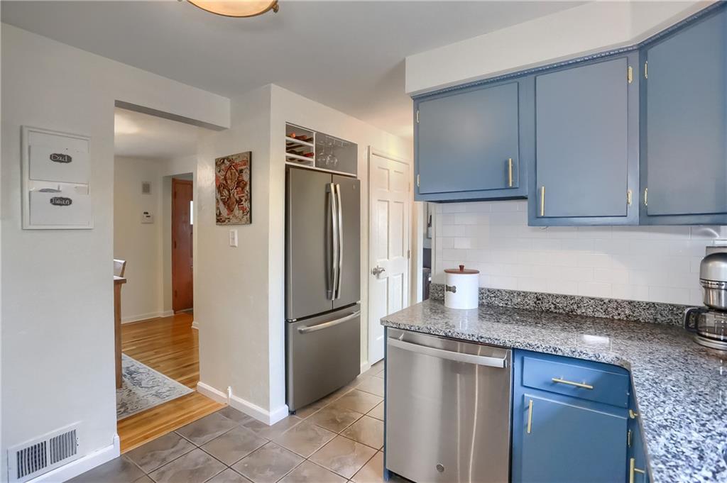 337 Orchard Spring Road Pittsburgh, PA 15220 - Photo 15 of 50 Gallery Image 15