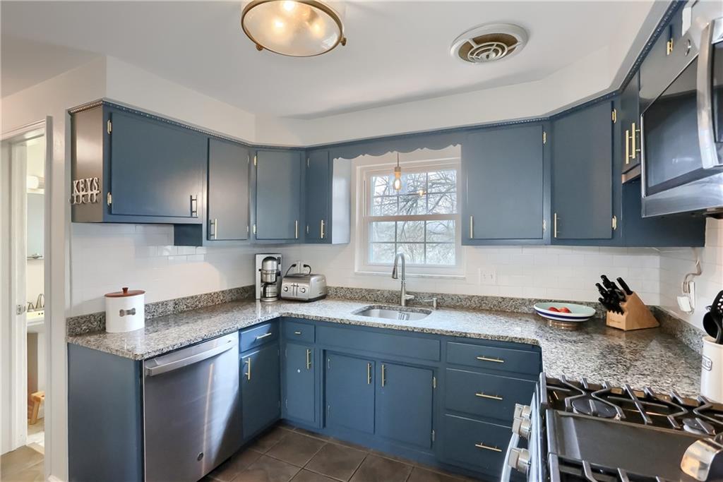337 Orchard Spring Road Pittsburgh, PA 15220 - Photo 16 of 50 Gallery Image 16