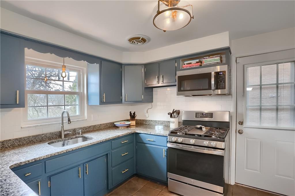 337 Orchard Spring Road Pittsburgh, PA 15220 - Photo 18 of 50 Gallery Image 18