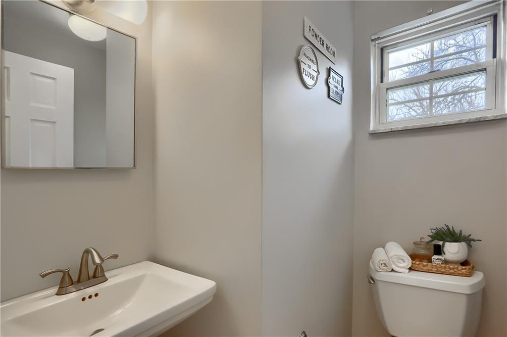 337 Orchard Spring Road Pittsburgh, PA 15220 - Photo 20 of 50 Gallery Image 20
