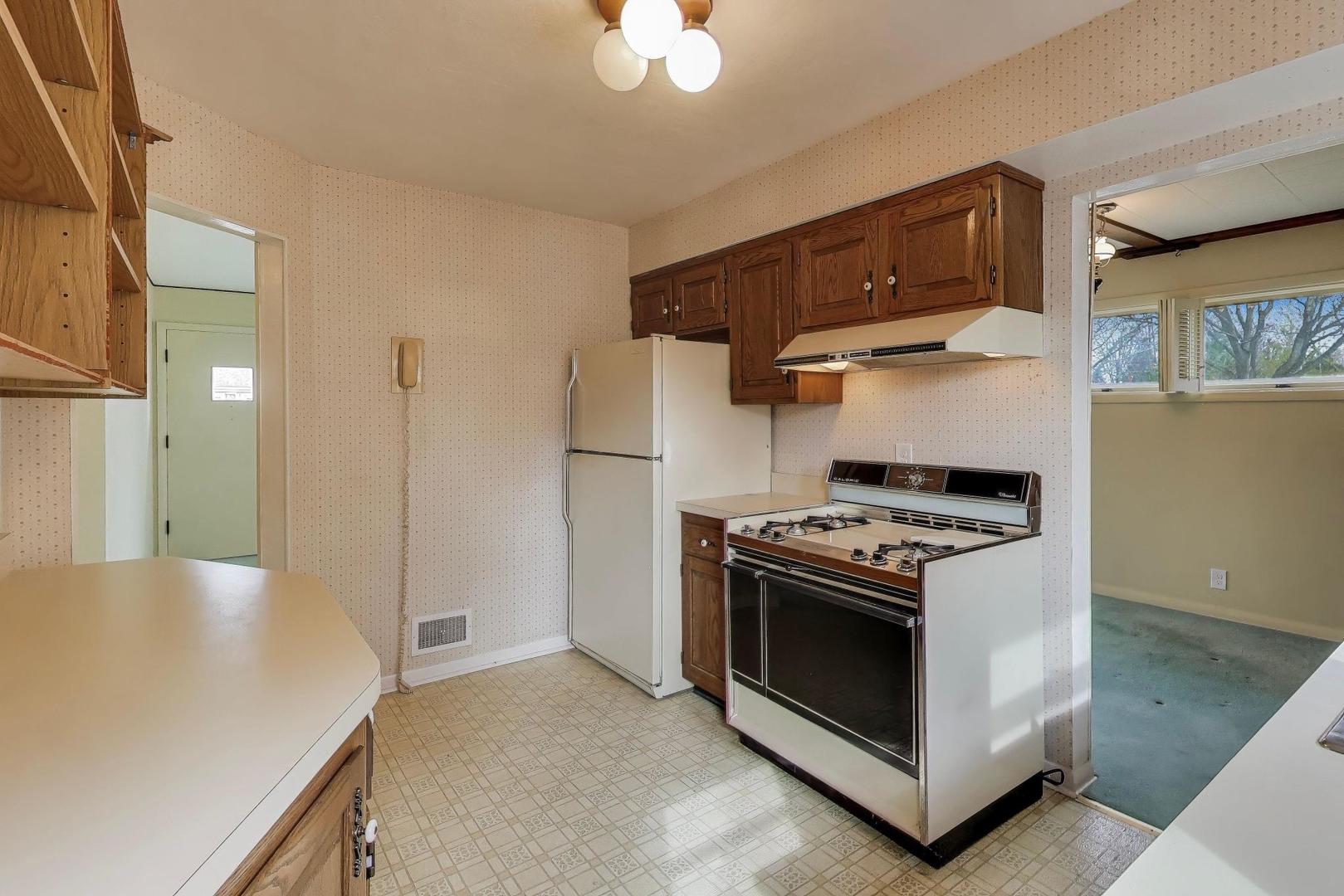 320 North Prospect Manor Avenue Mount Prospect, IL 60056 - Photo 11 of 36