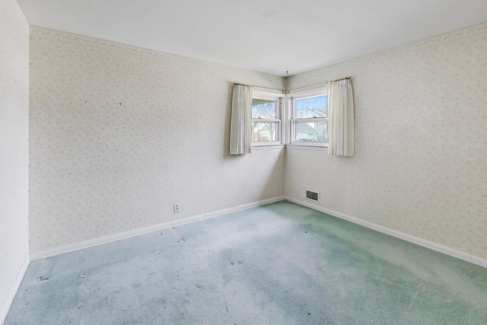 320 North Prospect Manor Avenue Mount Prospect, IL 60056 - Photo 13 of 36