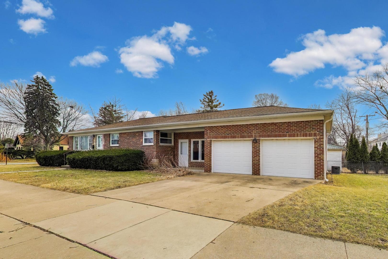 320 North Prospect Manor Avenue Mount Prospect, IL 60056 - Photo 2 of 36