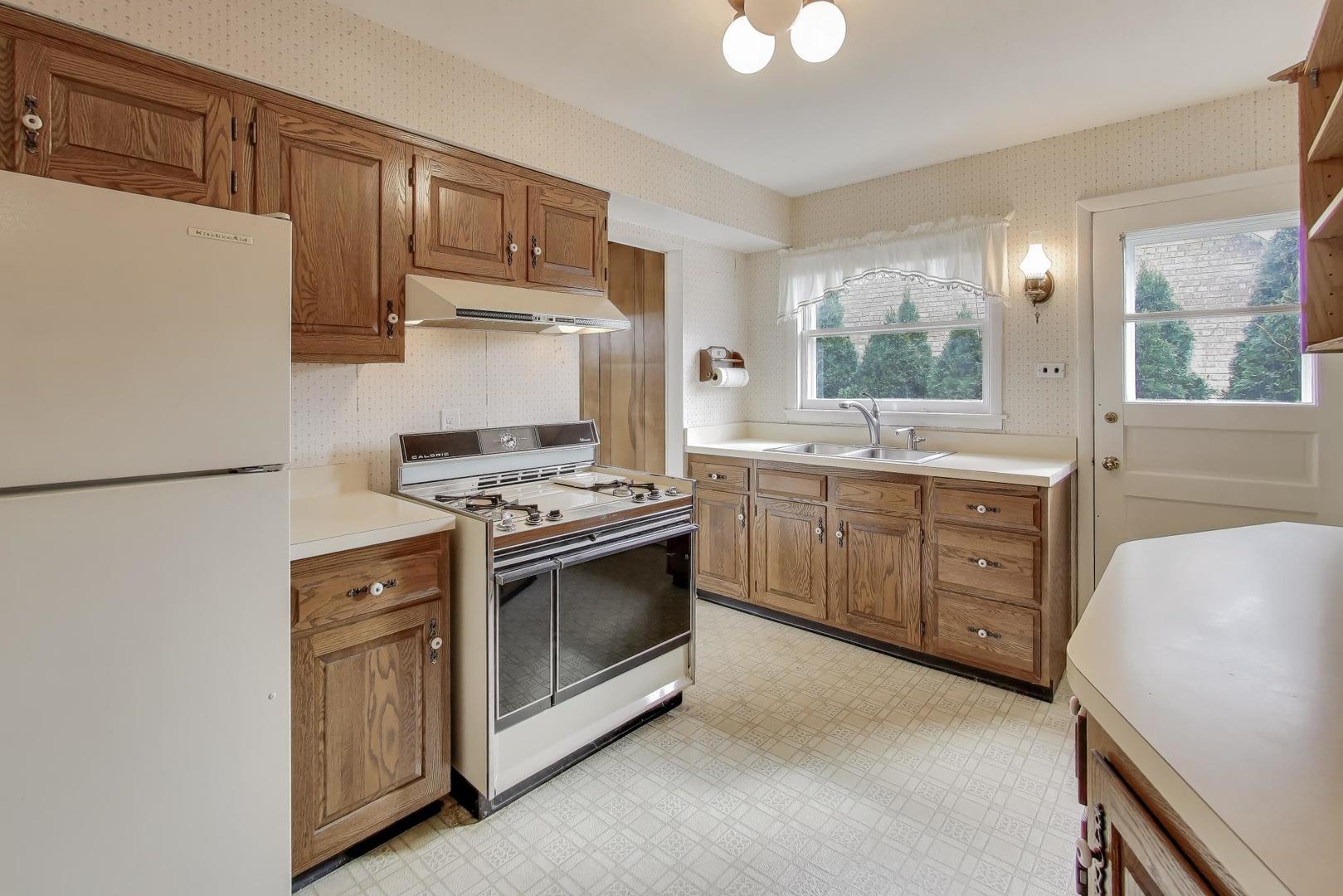 320 North Prospect Manor Avenue Mount Prospect, IL 60056 - Photo 10 of 36