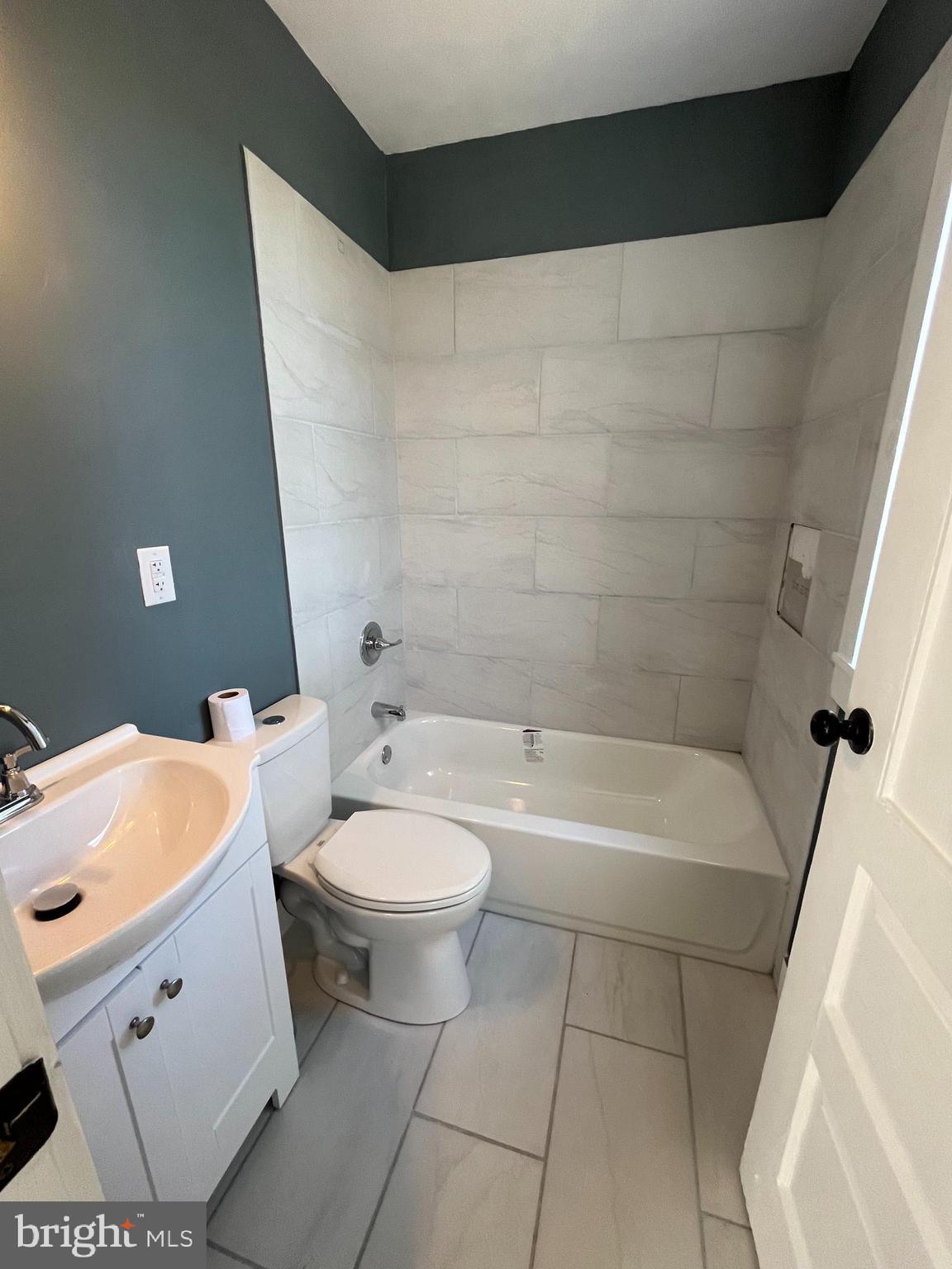 853 Wynnewood Road, Unit 2 Philadelphia, PA 19151 - Photo 9 of 10 a bathroom with a toilet a sink and bathtub