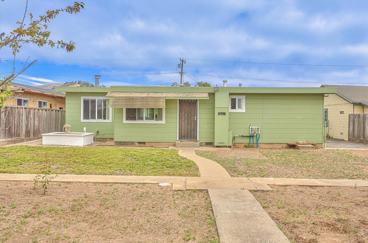 759 Middlefield Road Salinas, CA 93906 - Photo 4 of 26 a view of a house with a patio