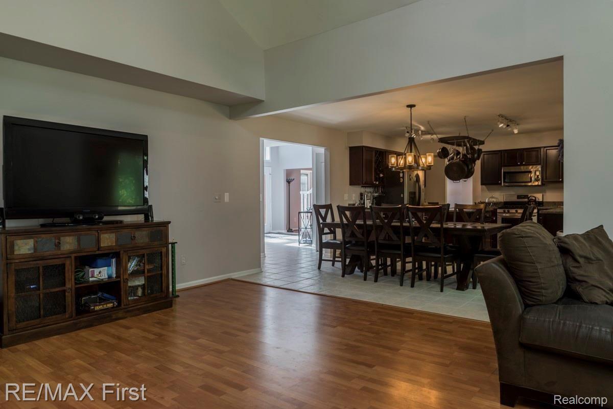 770 Grovecrest Rochester, MI 48307 - Photo 24 of 59 Grovecrest - 24.jpg