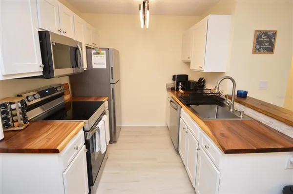 $2,100 | 10263 Gandy Boulevard North, Unit 414, St. Petersburg, FL 33702
