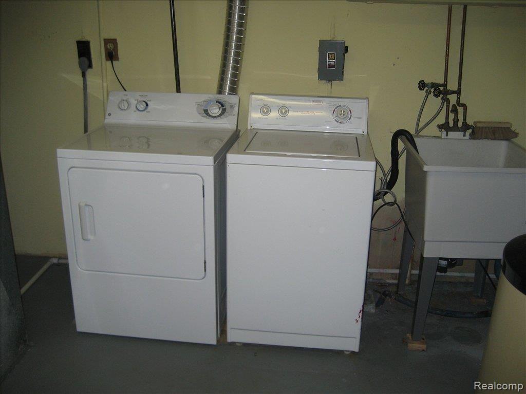 3555 Bradley Road Webberville, MI 48892 - Photo 24 of 24 Washer-Dryer