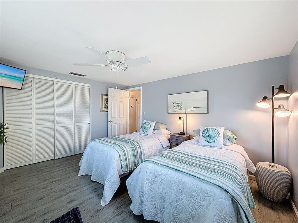 6521 Leeside Isle Hudson, FL 34667 - Photo 20 of 59 a bedroom with two beds and a window