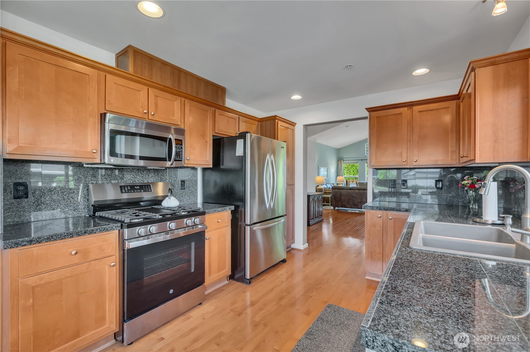902 72nd Street Southeast Auburn, WA 98092 - Photo 12 of 32