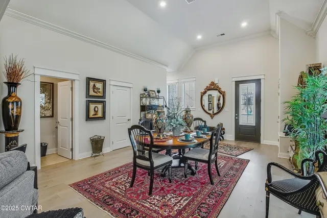 a view of a livingroom with furniture