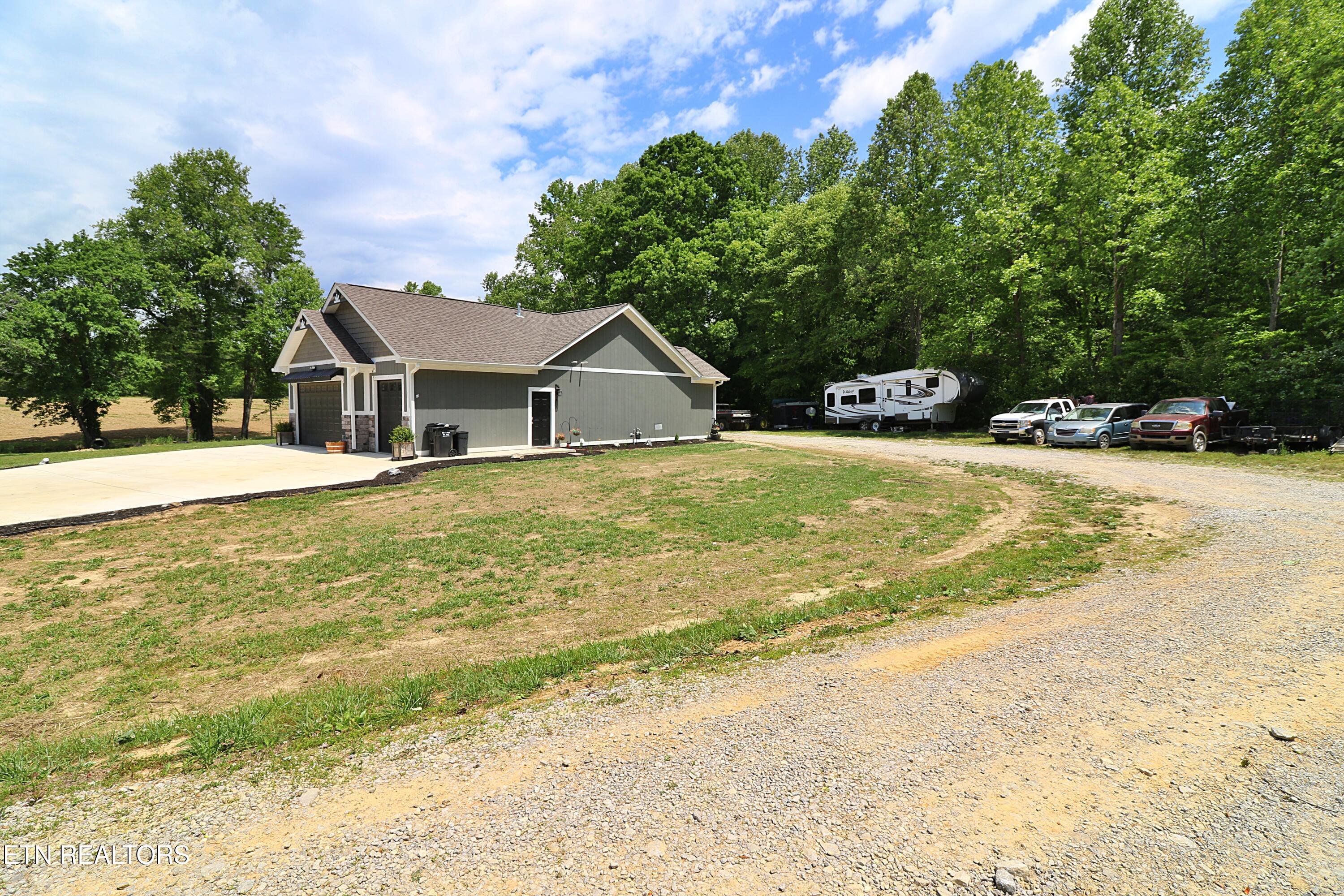 301 Lowin Fields Pvt Road Winfield, TN 37892 - Photo 37 of 49 094A3616