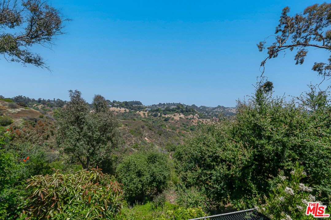 2866 Angelo Drive Los Angeles, CA 90077 - Photo 28 of 31 a view of a city