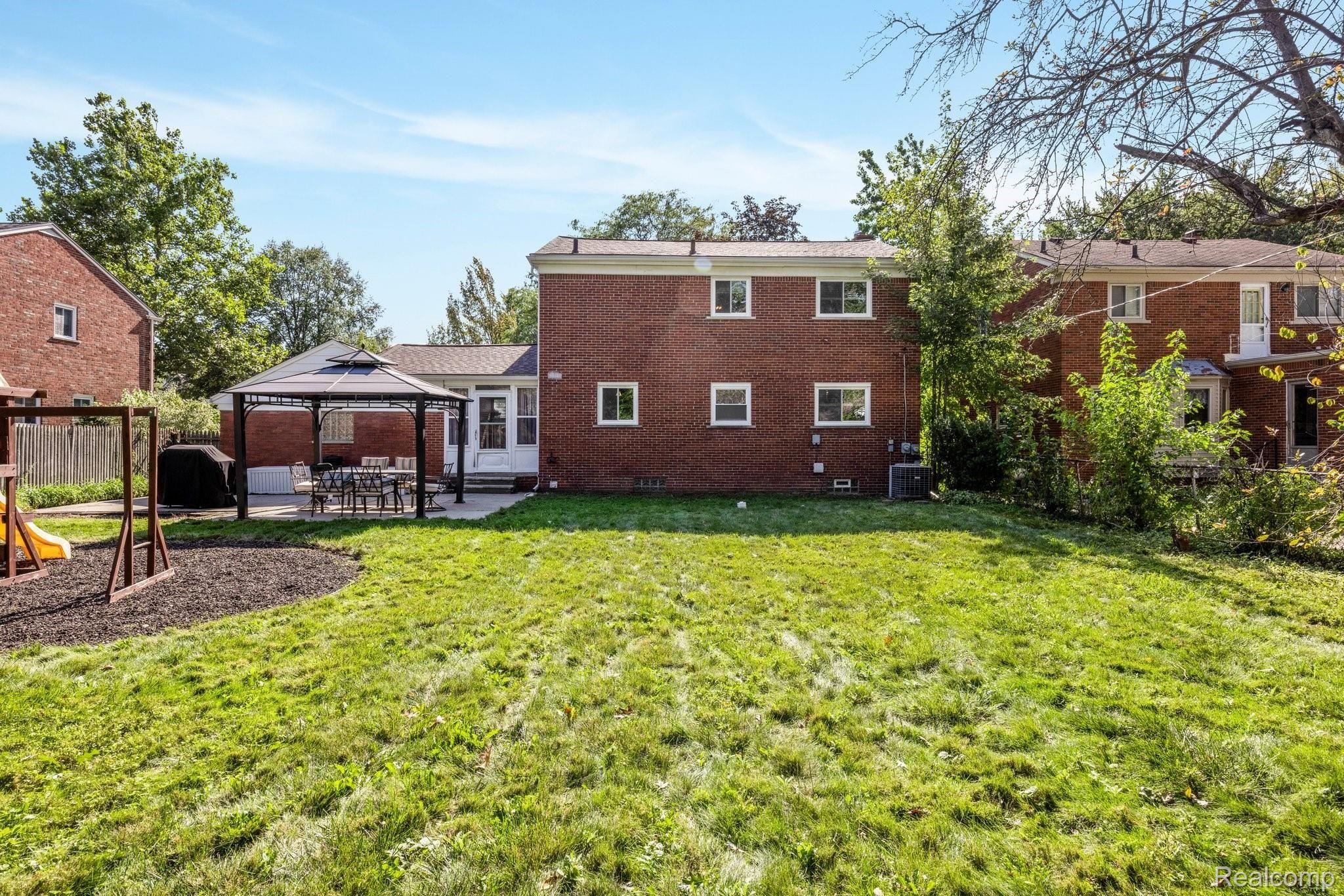 1822 Prestwick Road Grosse Pointe, MI 48236 - Photo 32 of 35 35-web-or-mls-1822 Prestwick Avenue033.jpg