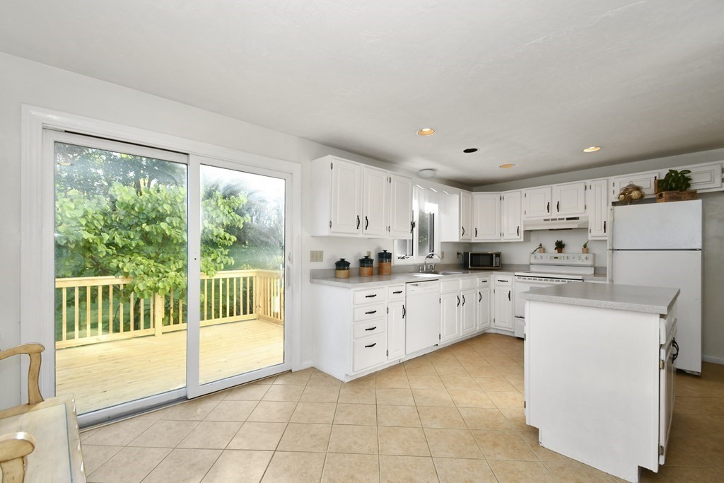 14 G French Road Charlton, MA 01507 - Photo 7 of 26