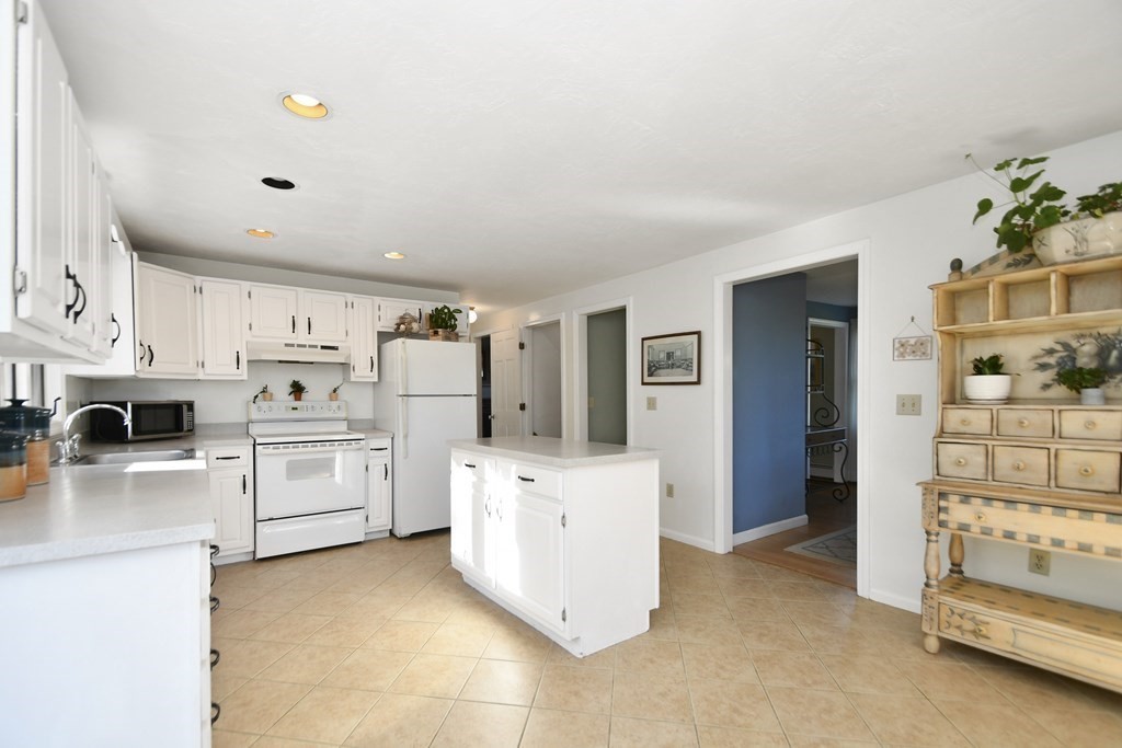 14 G French Road Charlton, MA 01507 - Photo 8 of 26