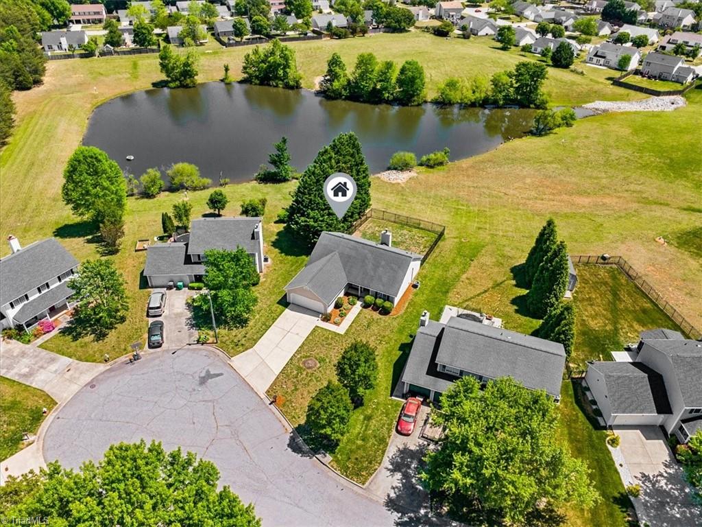 4426 Deacon Court High Point, NC 27265 - Photo 3 of 46