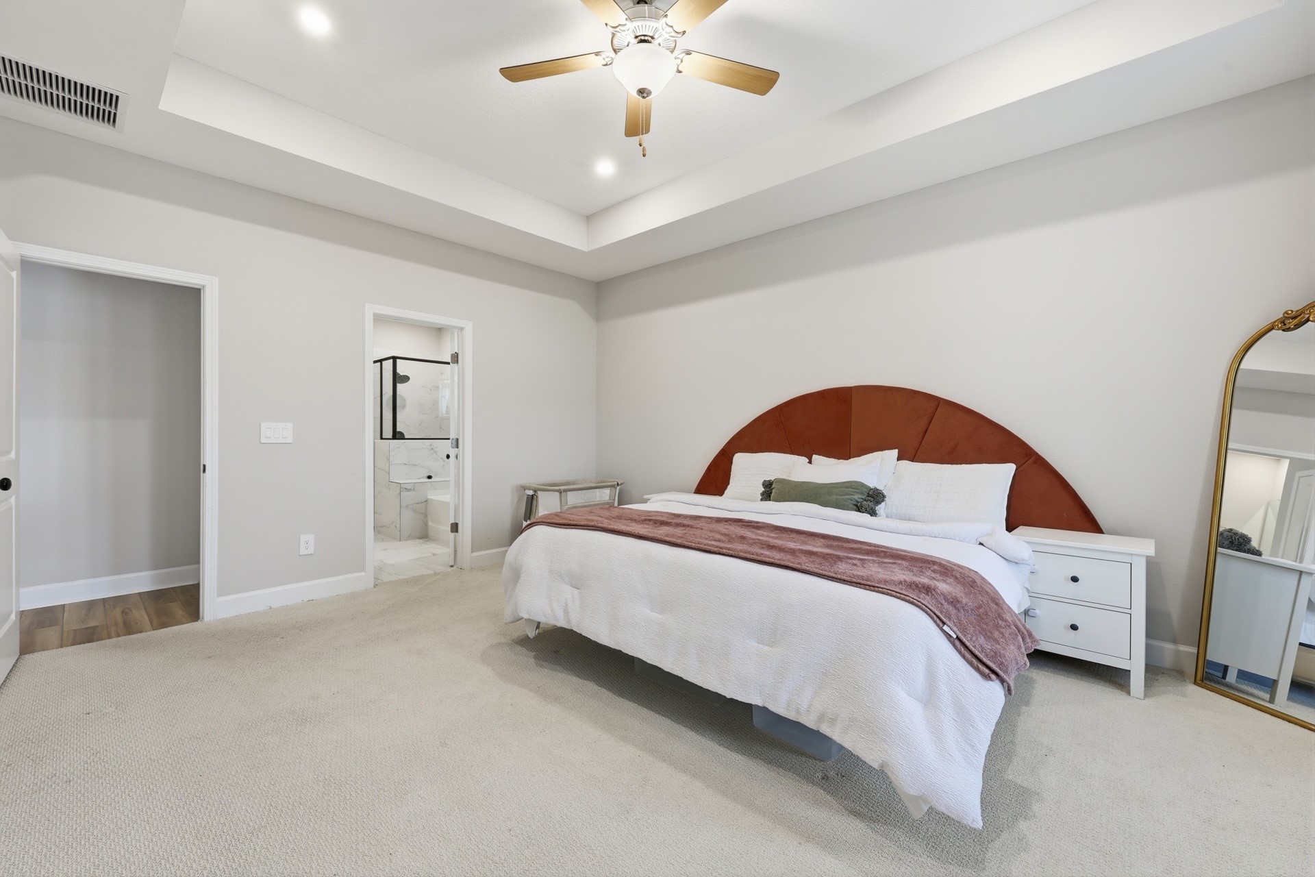 95026 Rocky Place Fernandina Beach, FL 32034 - Photo 20 of 53 a spacious bedroom with a bed and a ceiling fan