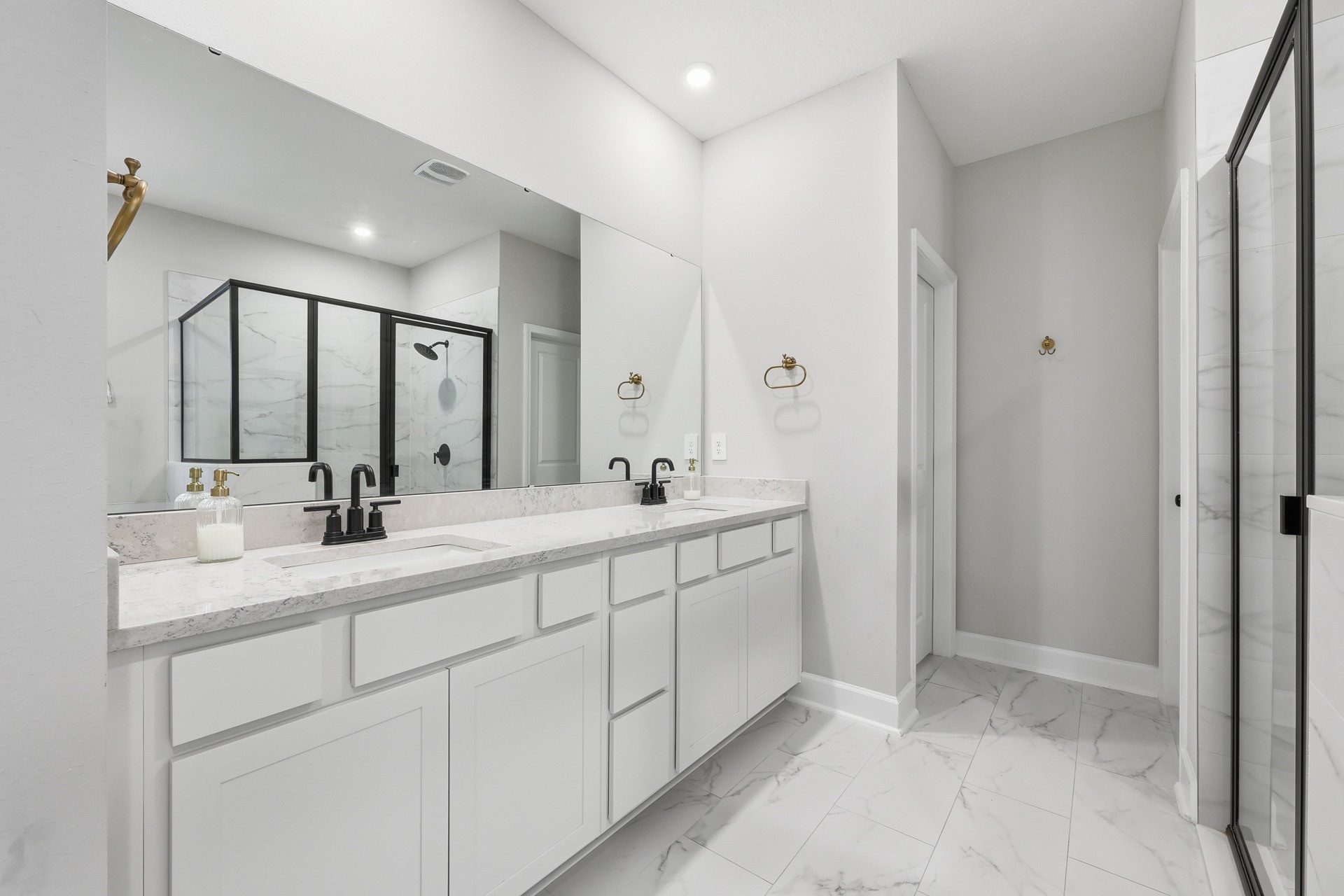 95026 Rocky Place Fernandina Beach, FL 32034 - Photo 23 of 53 a bathroom with double sink and a mirror