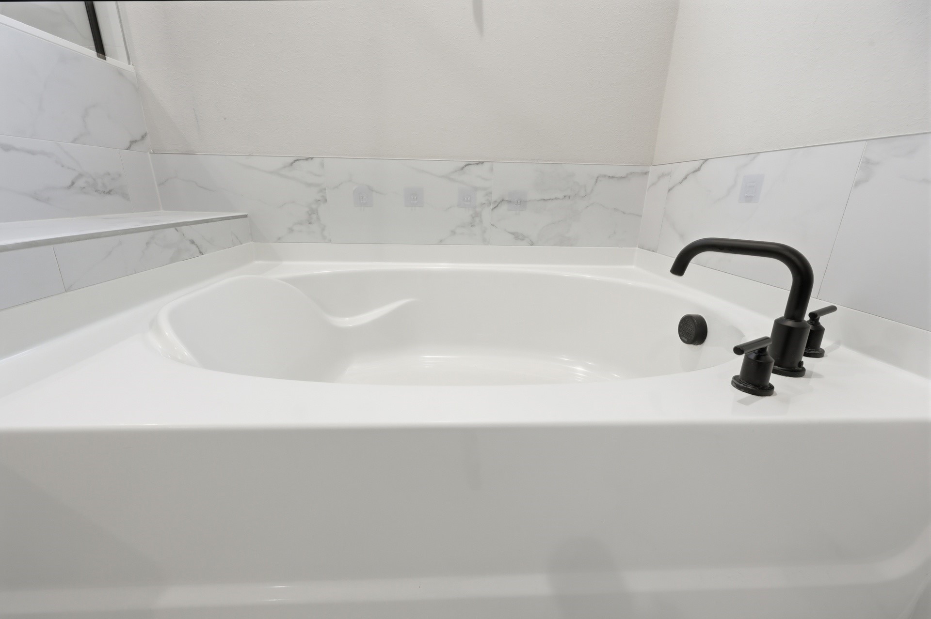 95026 Rocky Place Fernandina Beach, FL 32034 - Photo 25 of 53 a close view of a bathtub in bathroom