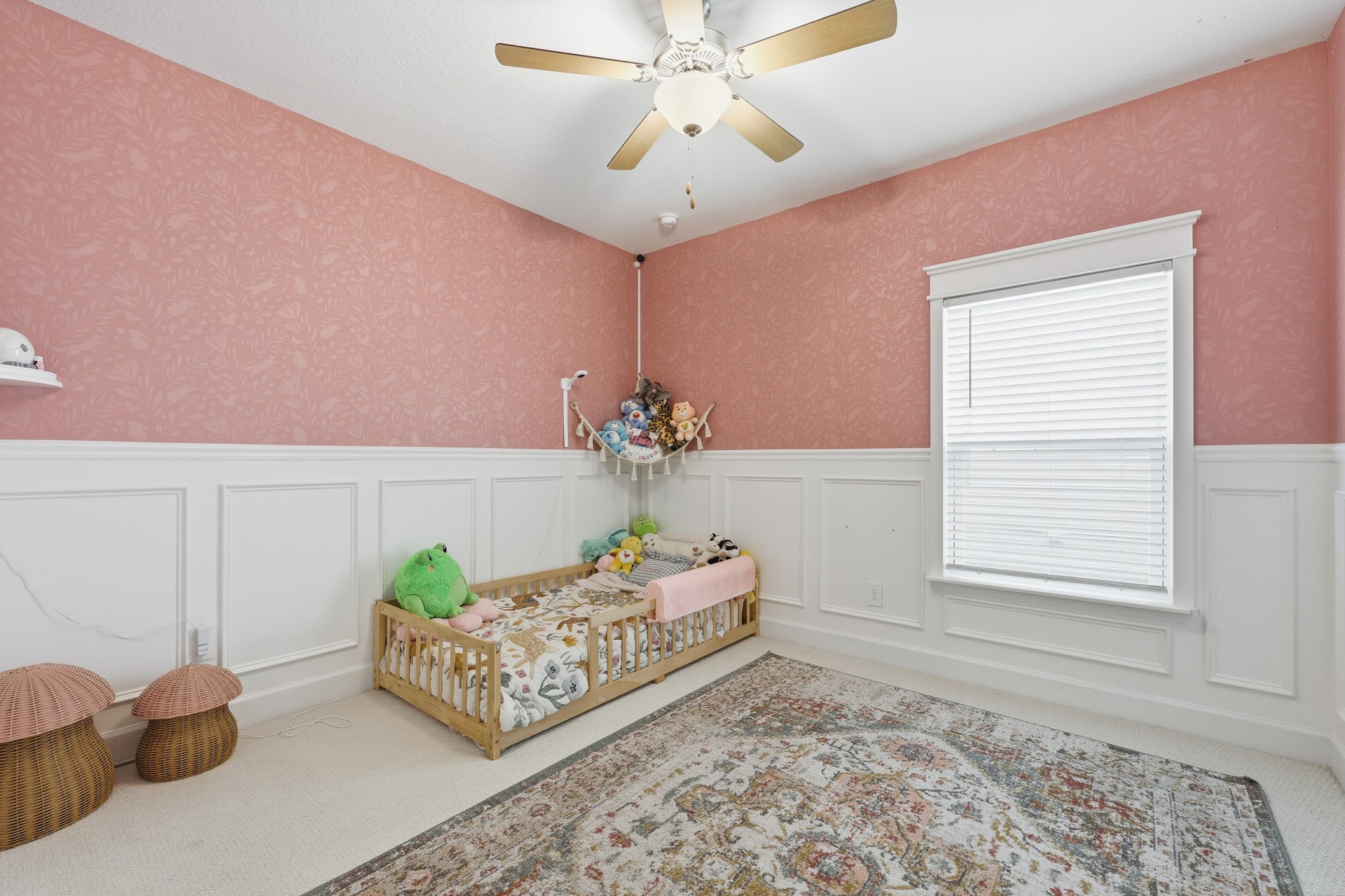 95026 Rocky Place Fernandina Beach, FL 32034 - Photo 26 of 53 a living room with furniture and a chandelier