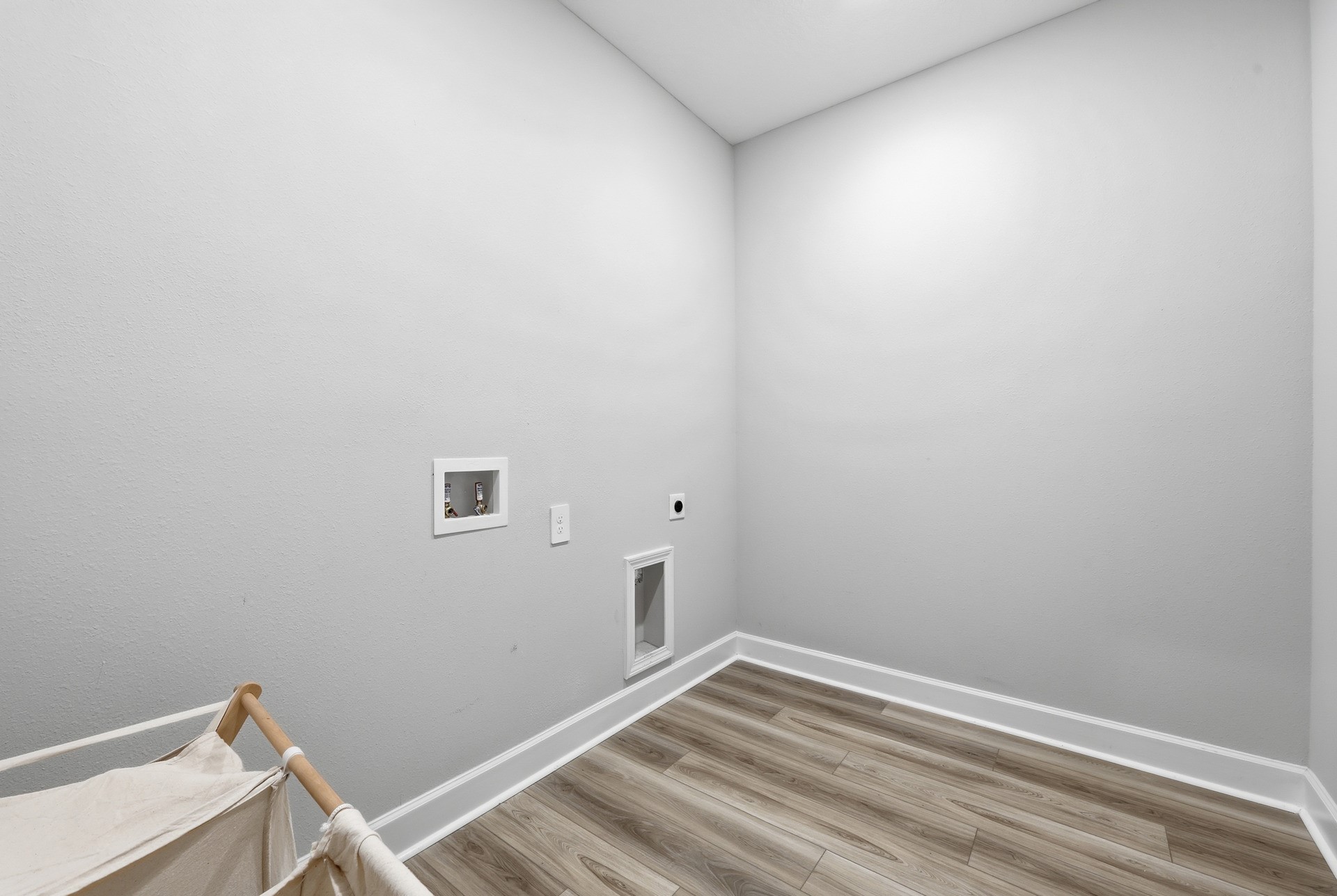 95026 Rocky Place Fernandina Beach, FL 32034 - Photo 34 of 53 a view of a room with wooden floor and white walls