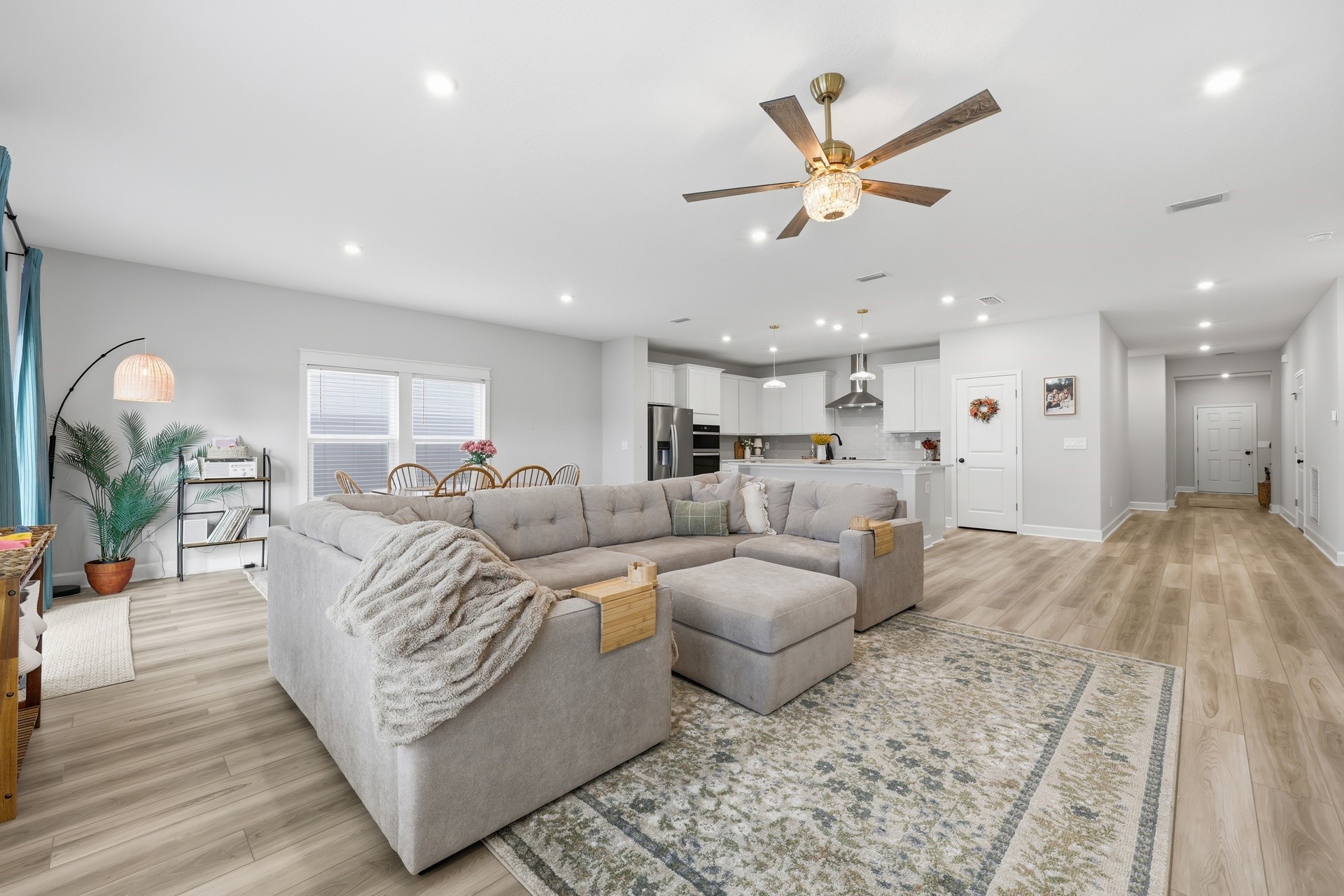 95026 Rocky Place Fernandina Beach, FL 32034 - Photo 7 of 53 a living room with furniture and kitchen view