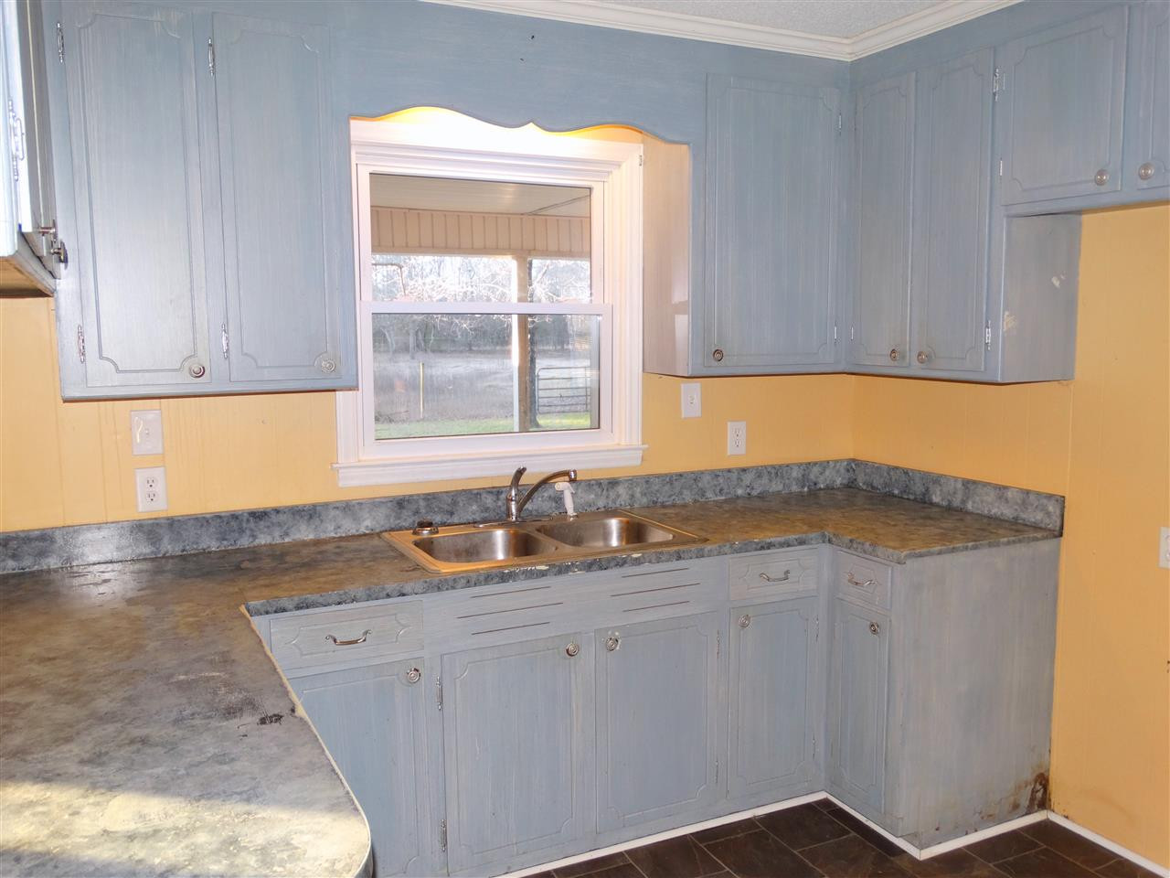 186 Swift Creek Road Smithfield, NC 27577 - Photo 6 of 18 Kitchen