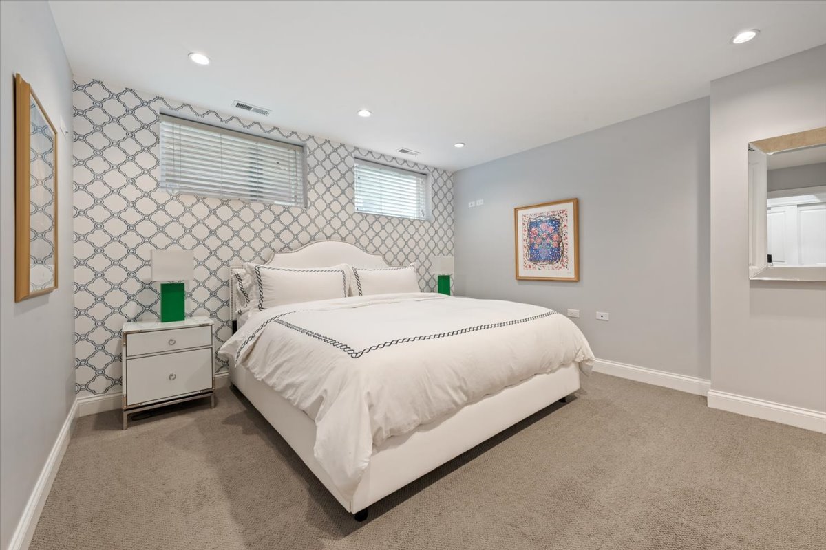 1019 West George Street Chicago, IL 60657 - Photo 33 of 43