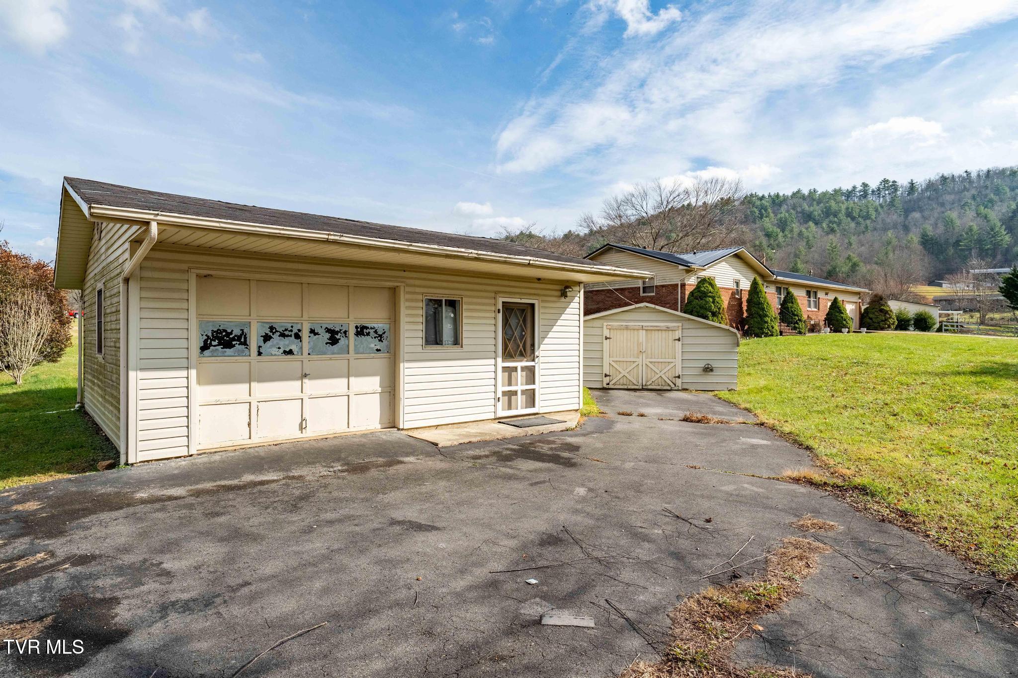 4549 Pine Orchard Road Butler, TN 37640 - Photo 29 of 58 4549 Pine Orchard Road (29 of 60)