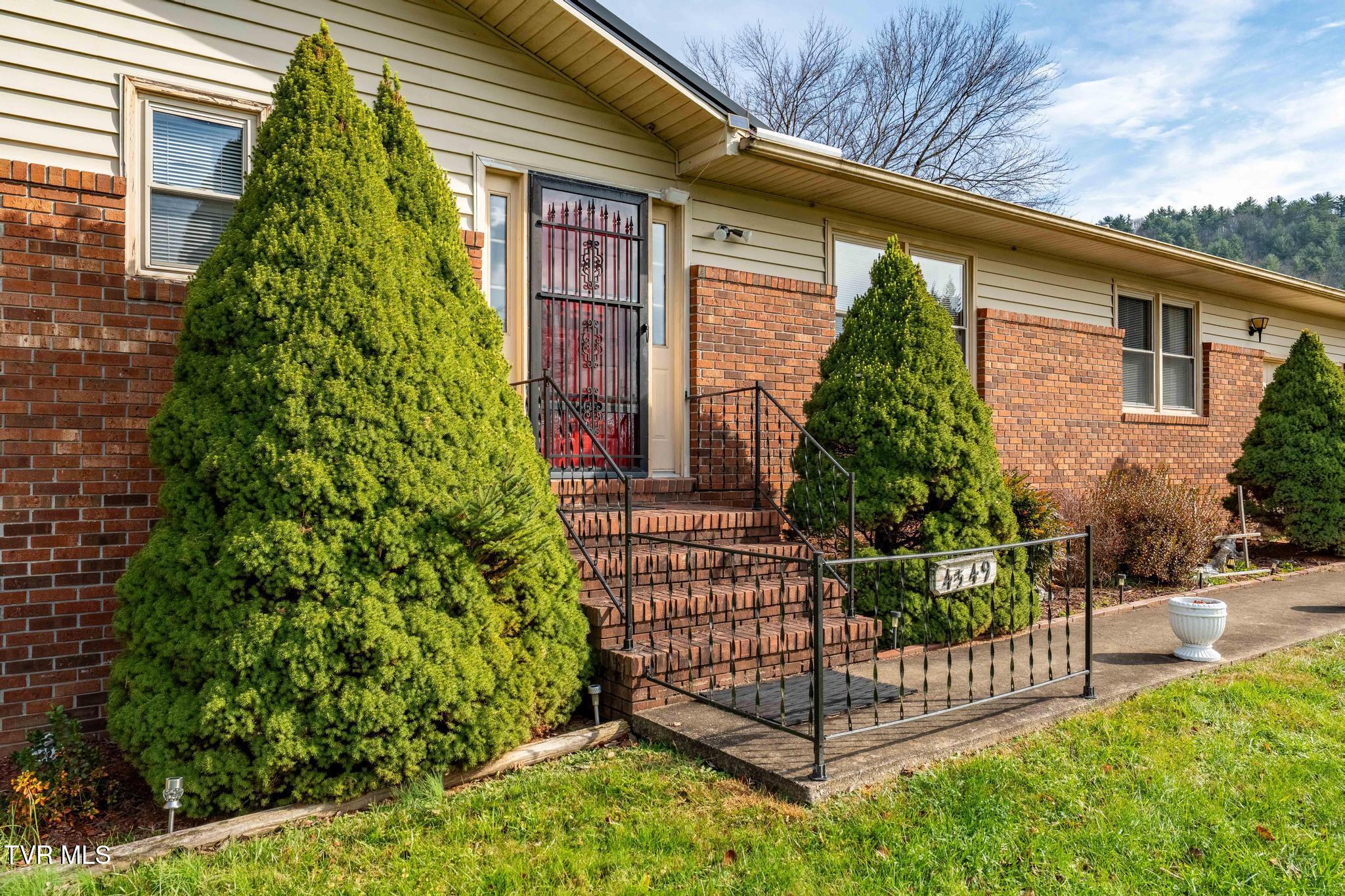 4549 Pine Orchard Road Butler, TN 37640 - Photo 5 of 58 4549 Pine Orchard Road (5 of 60)