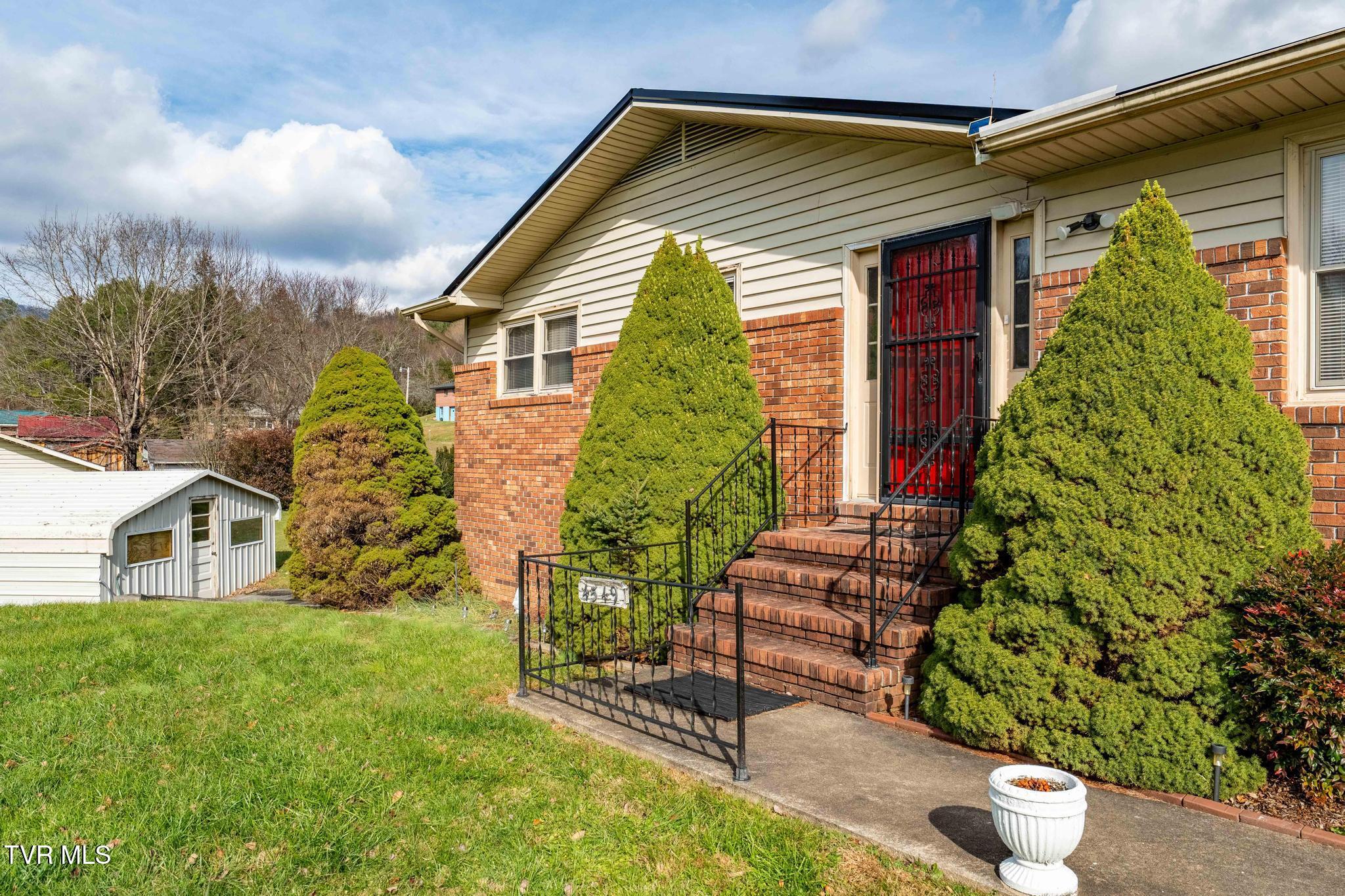 4549 Pine Orchard Road Butler, TN 37640 - Photo 7 of 58 4549 Pine Orchard Road (7 of 60)