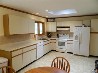 5721 Chatport Road St. Louis, MO 63129 - Photo 4 of 27