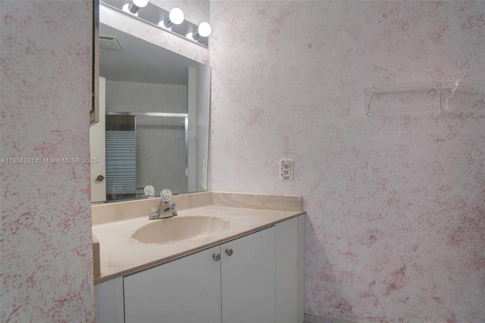 306 Cambridge Road, Unit 236 Hollywood, FL 33024 - Photo 17 of 40 Gallery Image 17