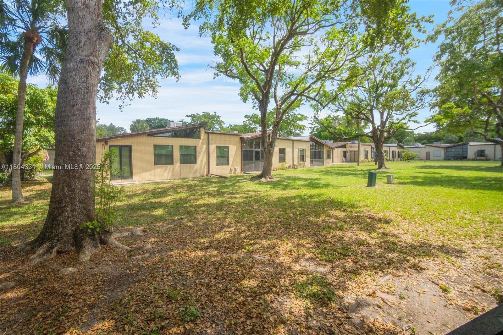 306 Cambridge Road, Unit 236 Hollywood, FL 33024 - Photo 30 of 40 Gallery Image 30