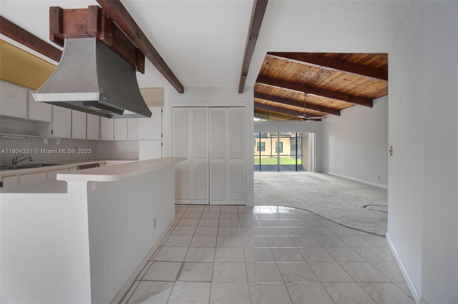 306 Cambridge Road, Unit 236 Hollywood, FL 33024 - Photo 6 of 40 Gallery Image 6