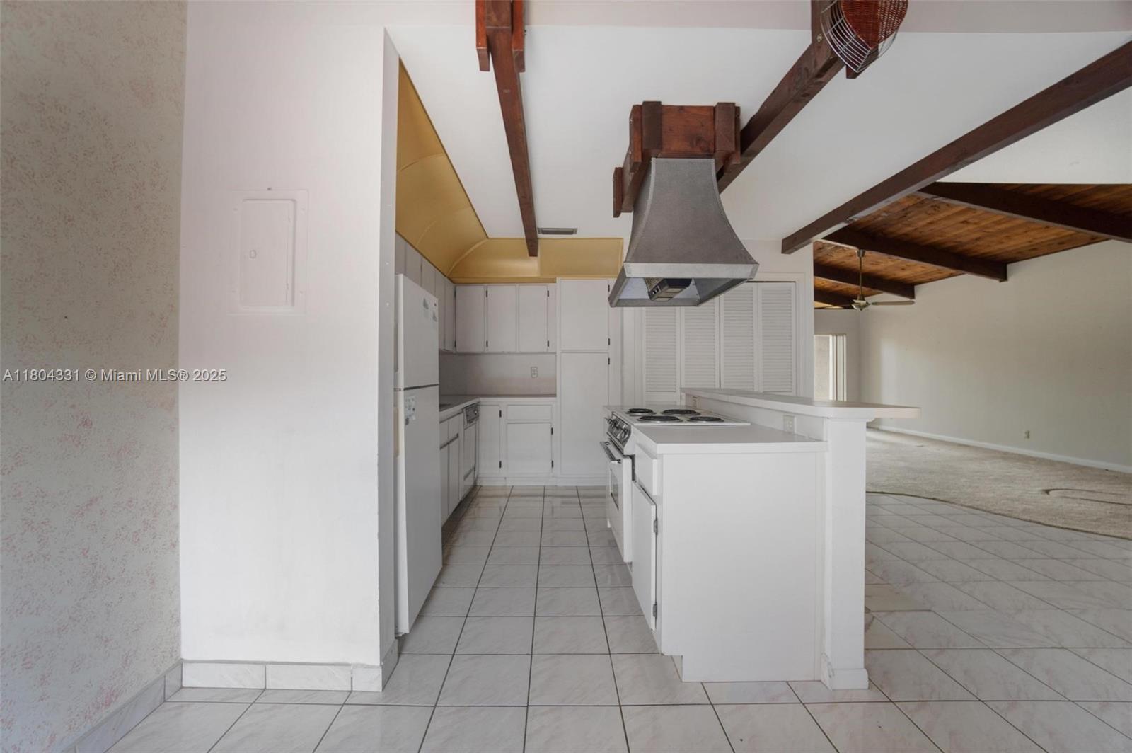 306 Cambridge Road, Unit 236 Hollywood, FL 33024 - Photo 7 of 40 Gallery Image 7