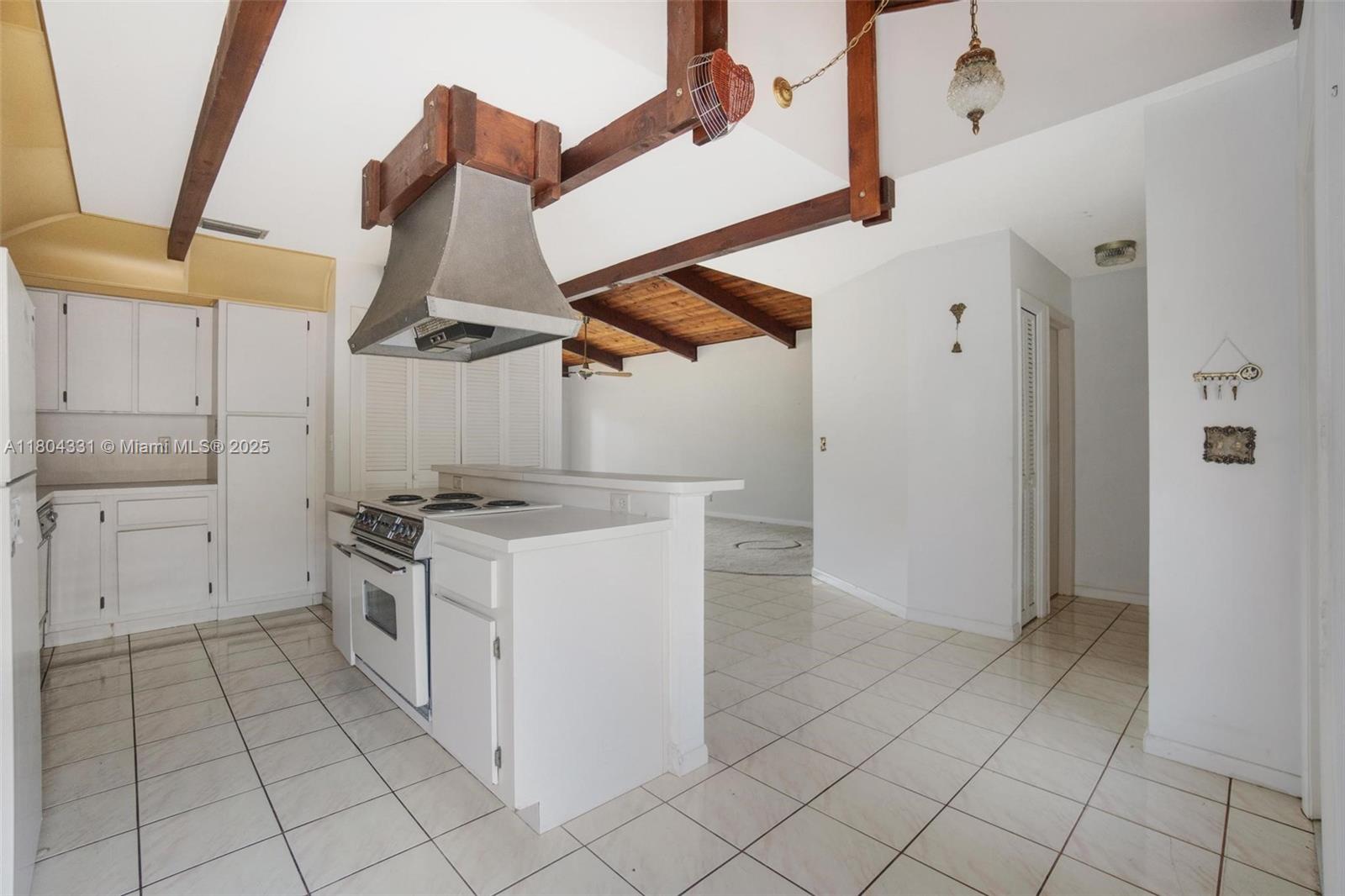 306 Cambridge Road, Unit 236 Hollywood, FL 33024 - Photo 8 of 40 Gallery Image 8